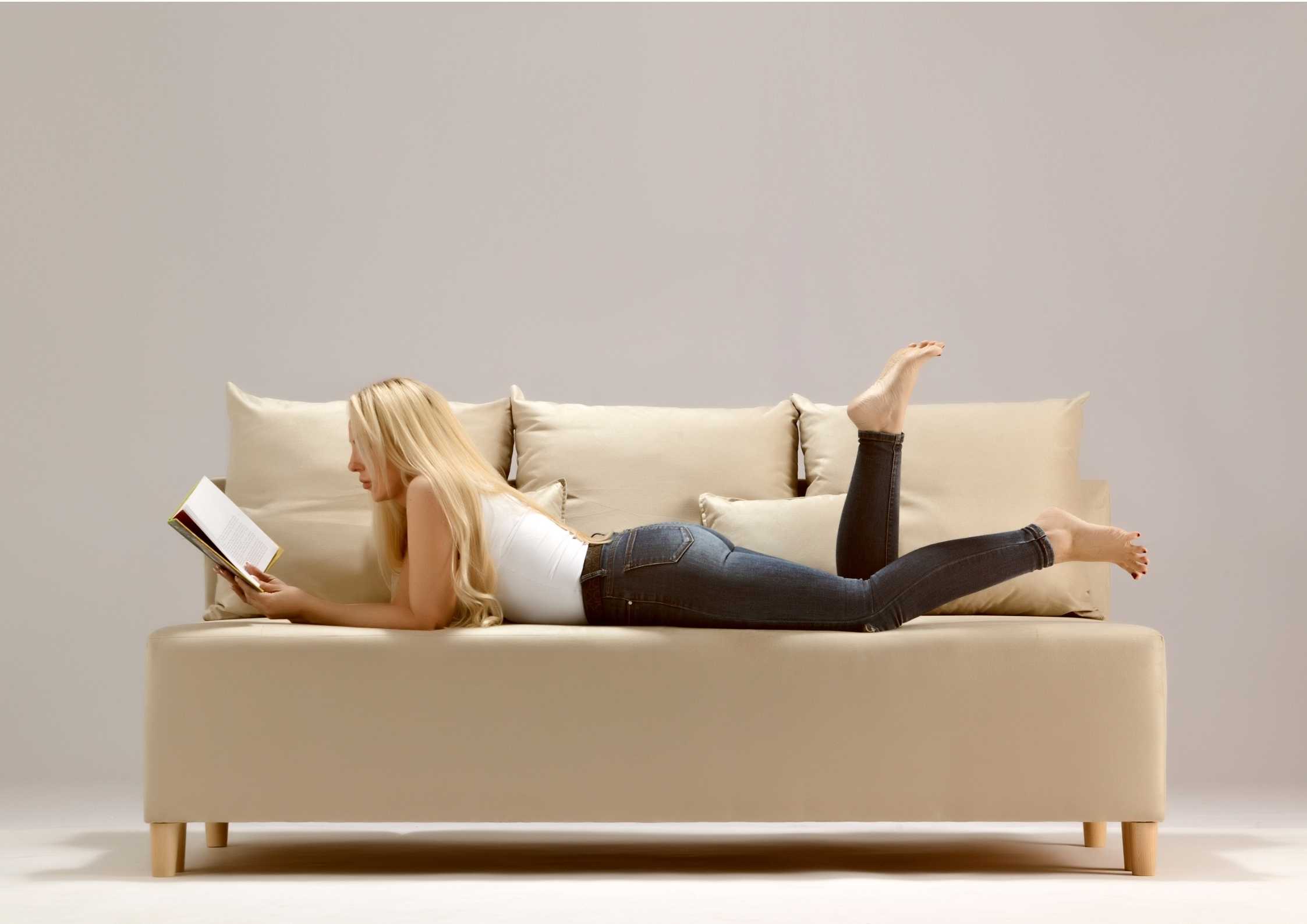 Mała sofa skandynawska